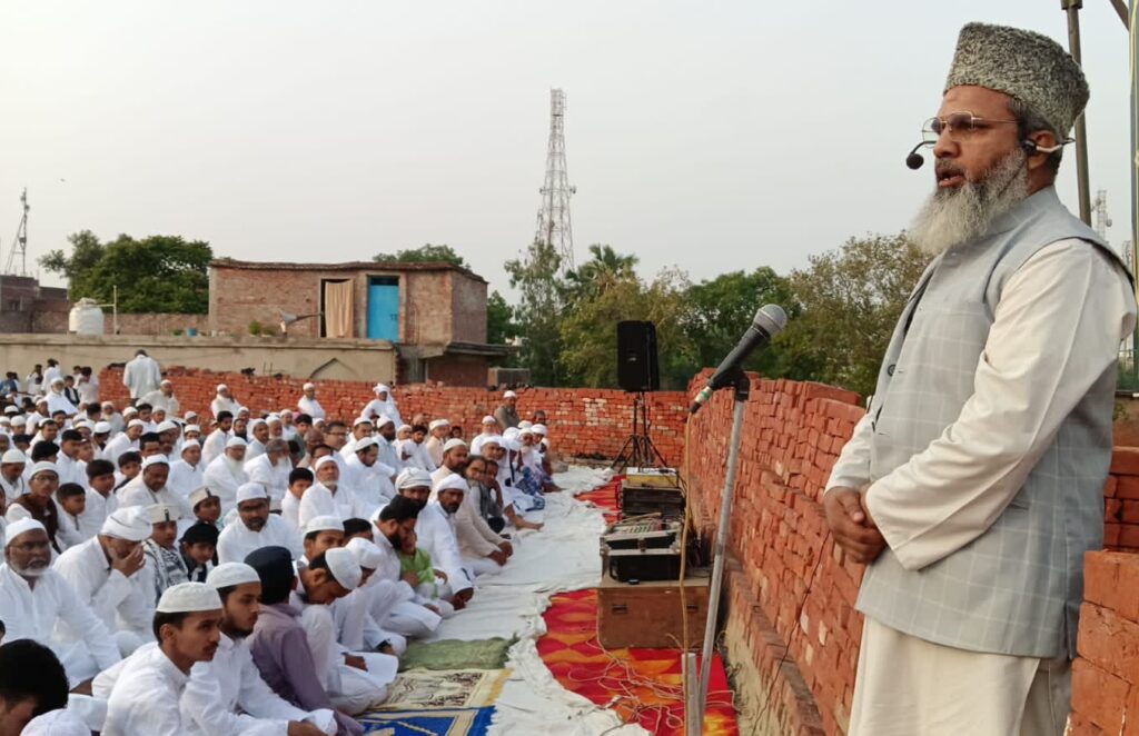 बिलरियागंज में हर्षोल्लास के साथ पढ़ी गई ईद की नमाज और अकीदत के साथ पेश की गई कुर्बानी