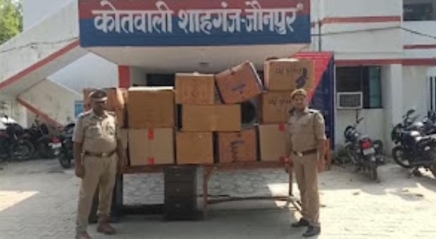 उत्तर प्रदेश के जौनपुर जिले के थाना शाहगंज पुलिस की बड़ी कार्रवाई अवैध पटाखों की 12 पेटियां बरामद