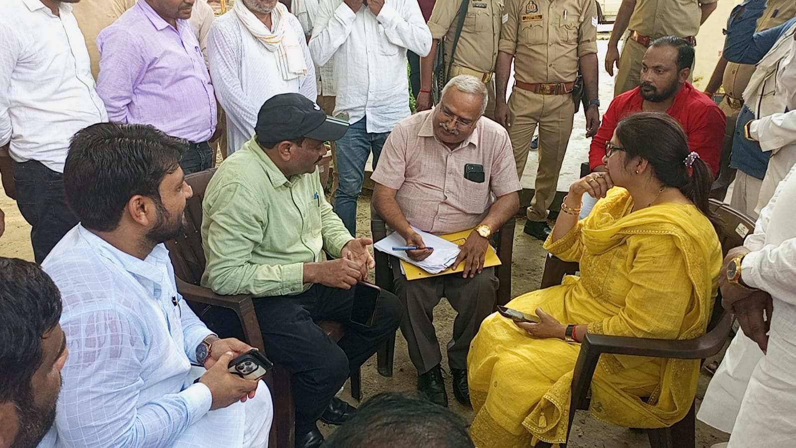 ऐतिहासिक पोखरे पर भू माफिया द्वारा तोड़फोड़