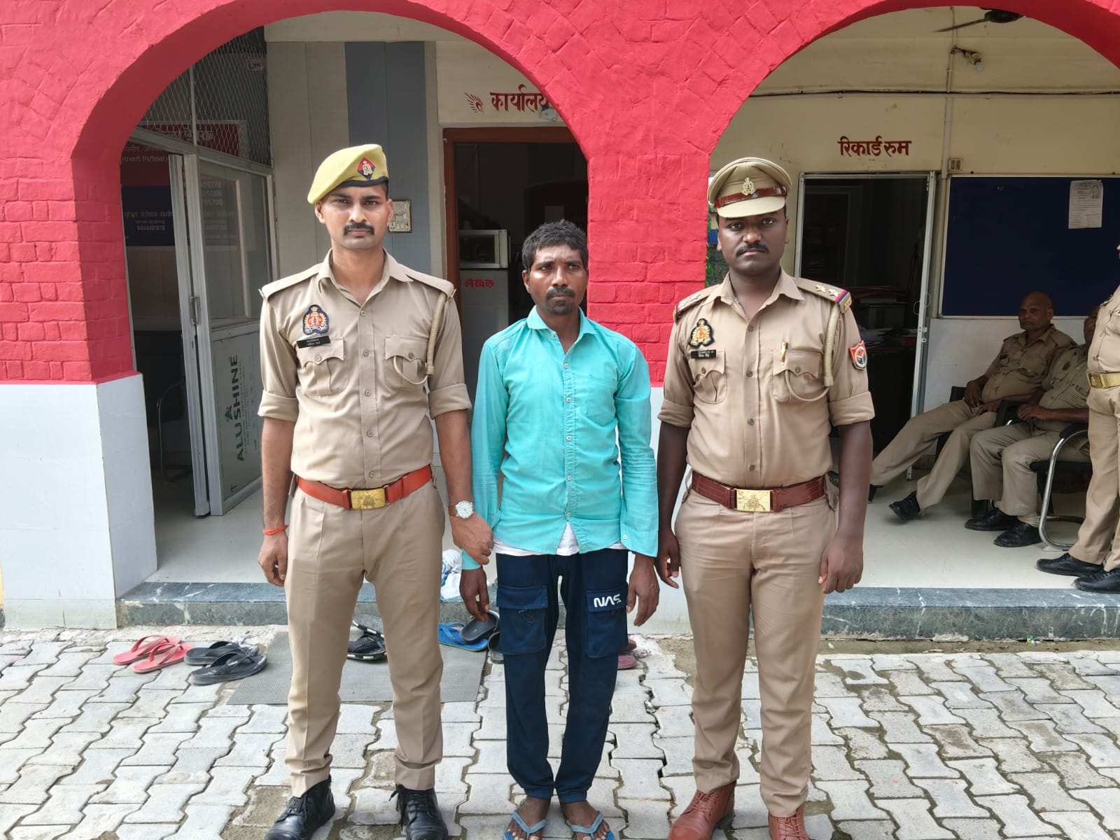 पुलिस ने चोरी/प्रेम प्रसंग के शक में युवक की पिटाई, एक आरोपी को किया गिरफ्तार