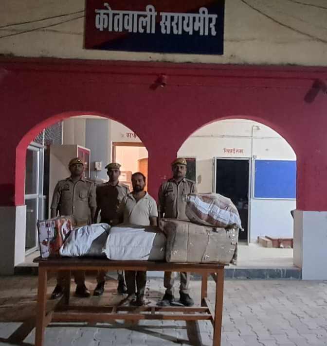 पुलिस ने विस्फोटक सामाग्री (पटाखा) के साथ नितिन गुप्ता पुत्र गिरिधर गुप्ता को गिरफ्तार किया